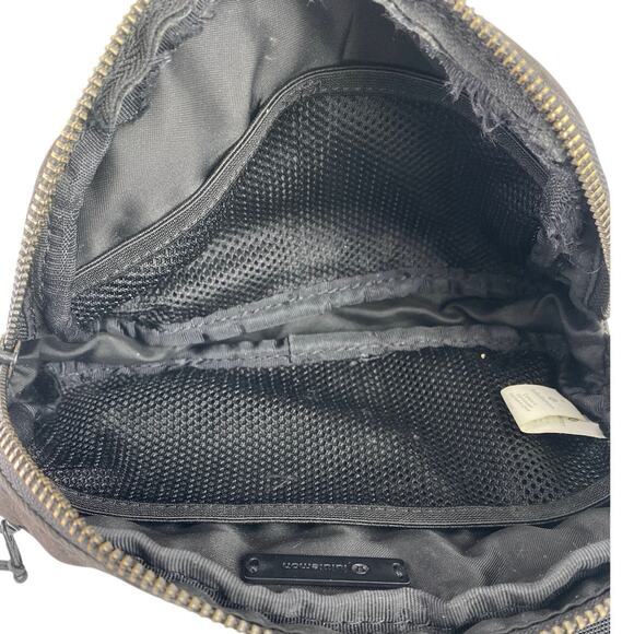 Lululemon Everywhere Belt Bag Black Gray Camo Pockets Keys Fanny Pack Handbag - Picture 3 of 5